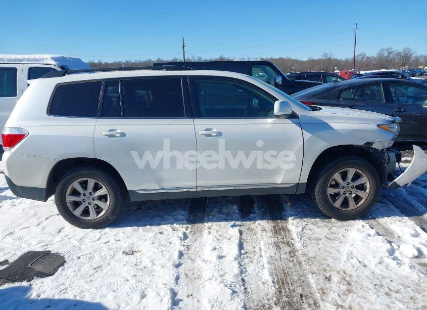 Photo 14 of 2013 Toyota Highlander BASE PLUS V6 (VIN 5TDBK3EH4DS205939)