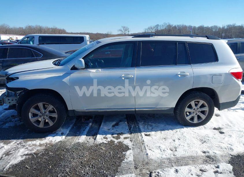 Photo 15 of 2013 Toyota Highlander BASE PLUS V6 (VIN 5TDBK3EH4DS205939)