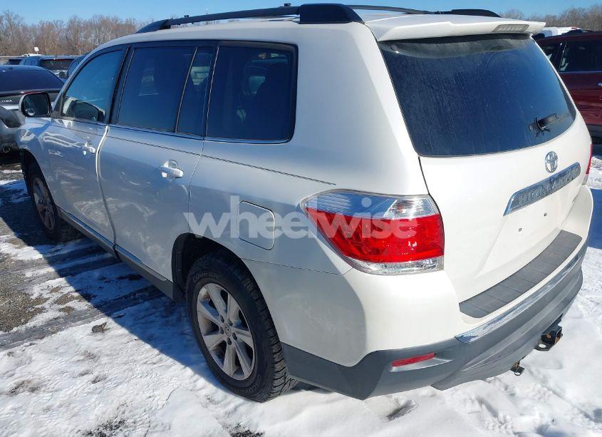 Photo 3 of 2013 Toyota Highlander BASE PLUS V6 (VIN 5TDBK3EH4DS205939)