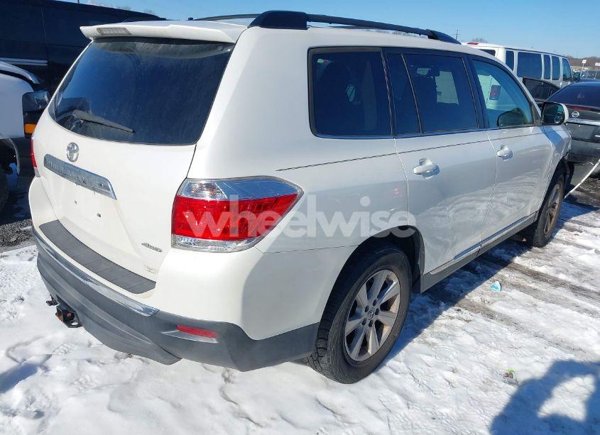 Photo 4 of 2013 Toyota Highlander BASE PLUS V6 (VIN 5TDBK3EH4DS205939)