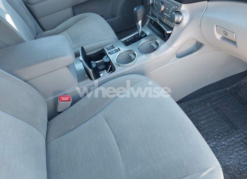 Photo 5 of 2013 Toyota Highlander BASE PLUS V6 (VIN 5TDBK3EH4DS205939)