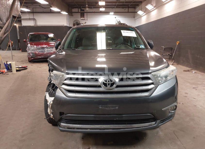 Photo 12 of 2013 Toyota Highlander SE V6 (VIN 5TDBK3EH4DS213913)