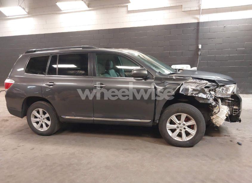 Photo 13 of 2013 Toyota Highlander SE V6 (VIN 5TDBK3EH4DS213913)