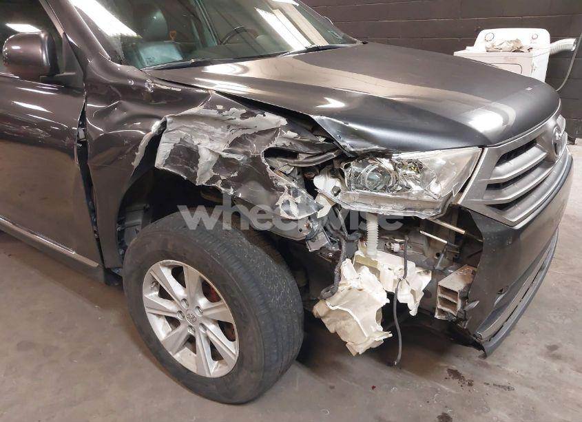 Photo 6 of 2013 Toyota Highlander SE V6 (VIN 5TDBK3EH4DS213913)