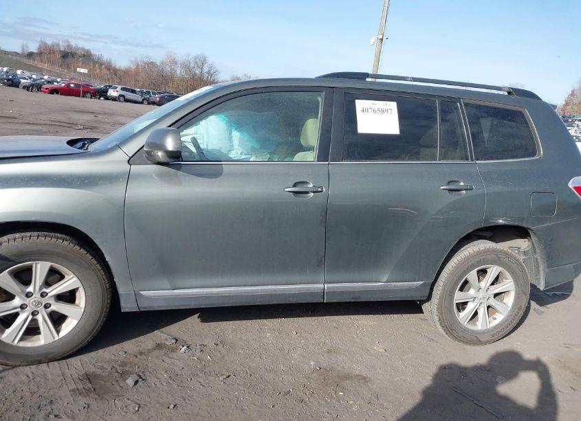 Photo 14 of 2013 Toyota Highlander BASE PLUS V6 (VIN 5TDBK3EH4DS239461)