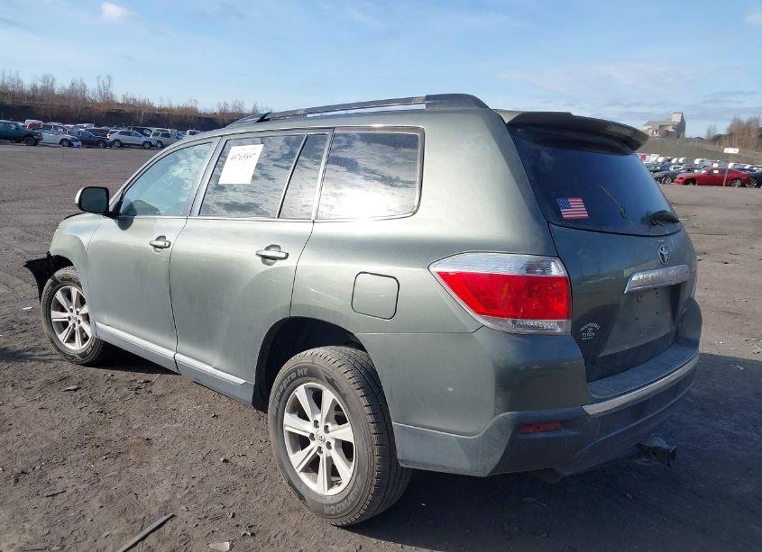 Photo 3 of 2013 Toyota Highlander BASE PLUS V6 (VIN 5TDBK3EH4DS239461)