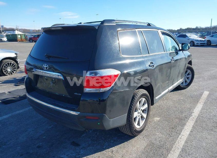 Photo 4 of 2013 Toyota Highlander PLUS/SE (VIN 5TDBK3EH4DS256115)