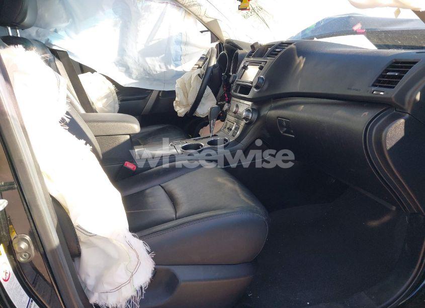 Photo 5 of 2013 Toyota Highlander PLUS/SE (VIN 5TDBK3EH4DS256115)