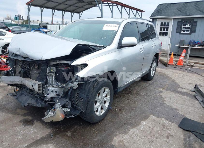 Photo 2 of 2013 Toyota Highlander SE V6 (VIN 5TDBK3EH4DS263436)