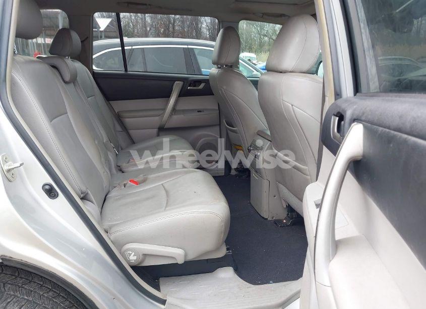 Photo 8 of 2013 Toyota Highlander SE V6 (VIN 5TDBK3EH4DS263436)