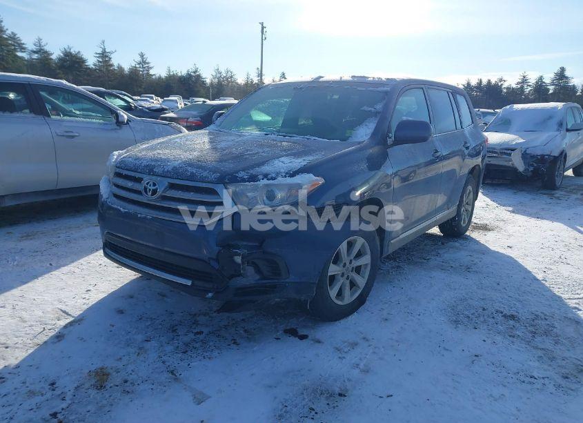Photo 2 of 2013 Toyota Highlander BASE V6 (VIN 5TDBK3EH4DS270273)