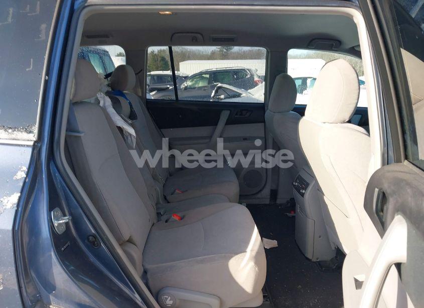 Photo 8 of 2013 Toyota Highlander BASE V6 (VIN 5TDBK3EH4DS270273)