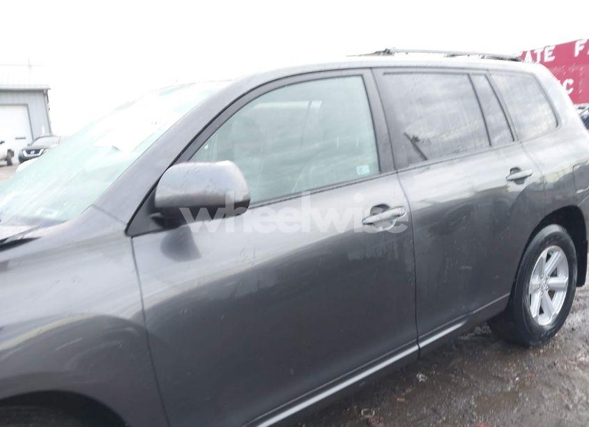 Photo 14 of 2010 Toyota Highlander BASE V6 (VIN 5TDBK3EH5AS028295)