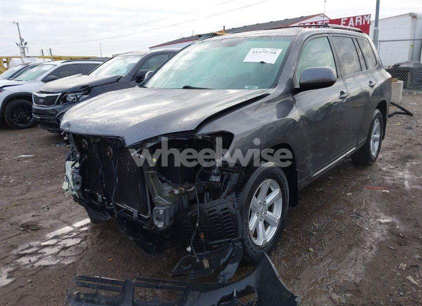 Photo 2 of 2010 Toyota Highlander BASE V6 (VIN 5TDBK3EH5AS028295)