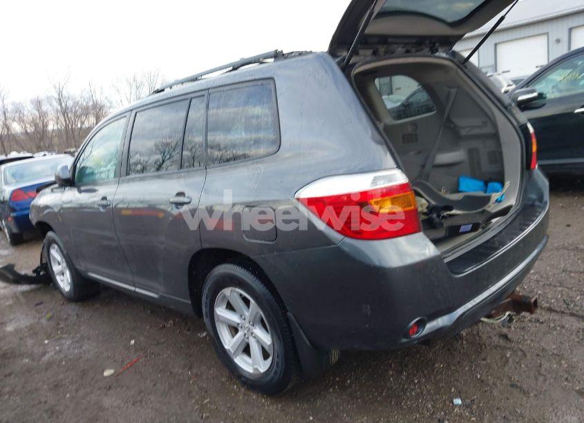 Photo 3 of 2010 Toyota Highlander BASE V6 (VIN 5TDBK3EH5AS028295)