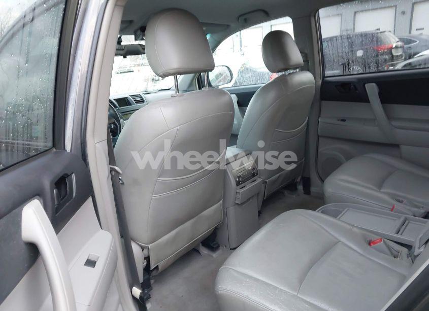 Photo 8 of 2010 Toyota Highlander BASE V6 (VIN 5TDBK3EH5AS028295)