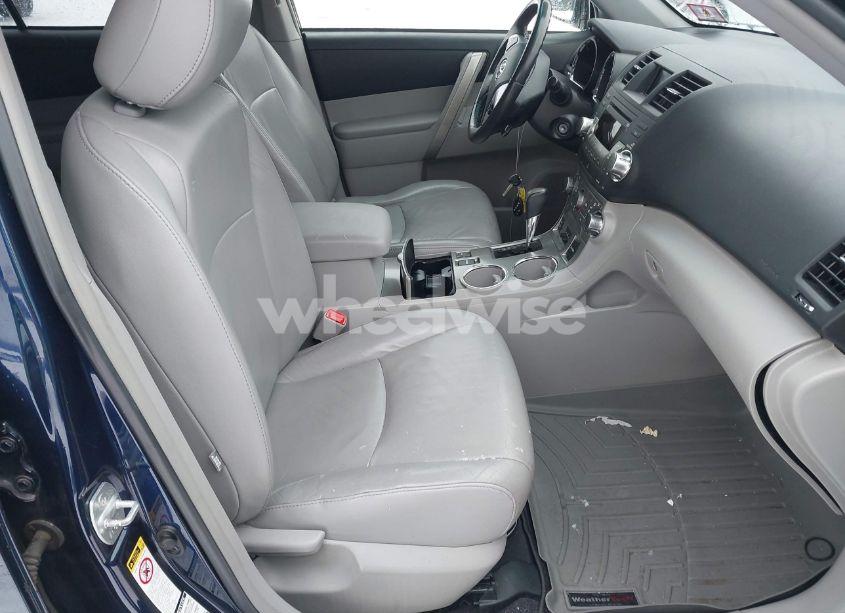 Photo 5 of 2011 Toyota Highlander SE V6 (VIN 5TDBK3EH5BS073612)