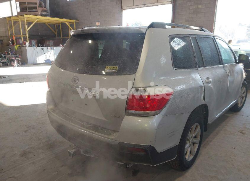 Photo 16 of 2012 Toyota Highlander SE V6 (VIN 5TDBK3EH5CS103094)
