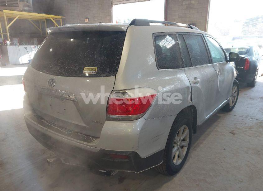 Photo 4 of 2012 Toyota Highlander SE V6 (VIN 5TDBK3EH5CS103094)