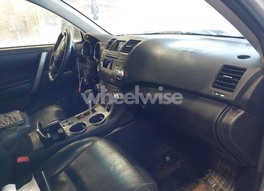 Photo 5 of 2012 Toyota Highlander SE V6 (VIN 5TDBK3EH5CS103094)