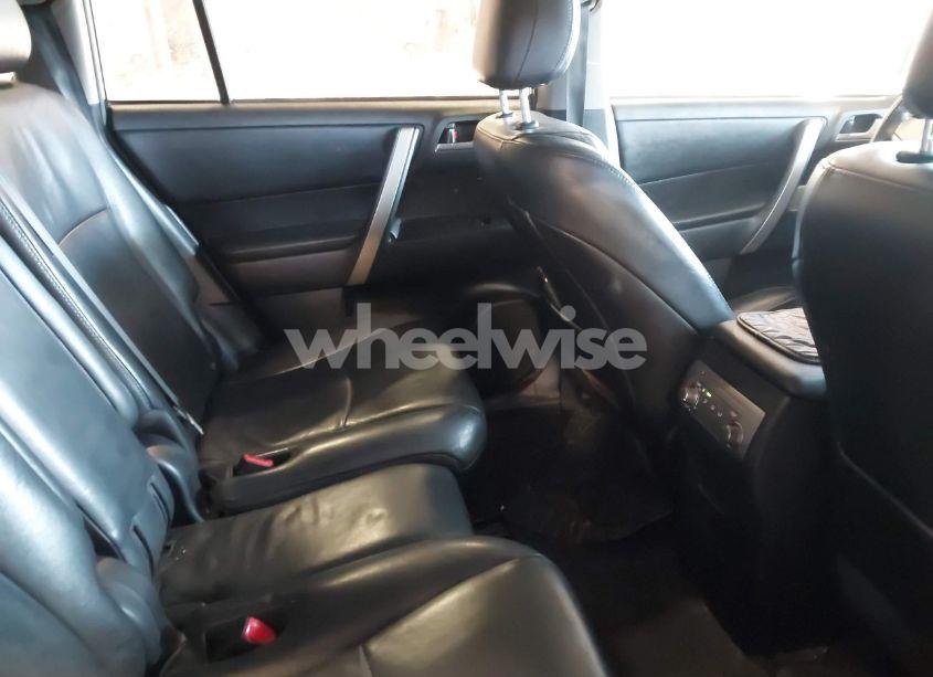 Photo 8 of 2012 Toyota Highlander SE V6 (VIN 5TDBK3EH5CS103094)