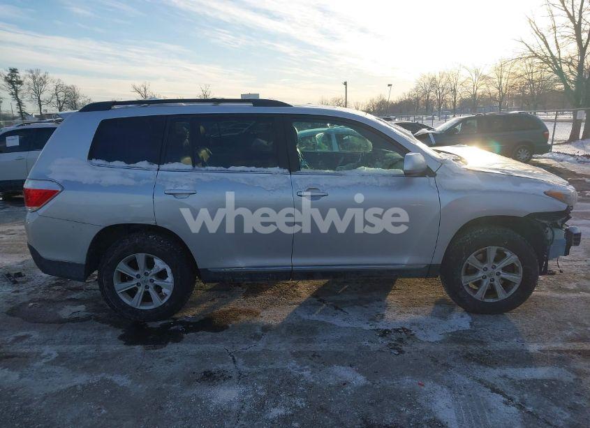 Photo 13 of 2012 Toyota Highlander SE V6 (VIN 5TDBK3EH5CS119831)