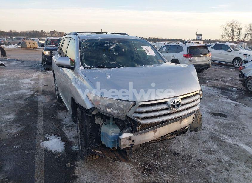 Photo 6 of 2012 Toyota Highlander SE V6 (VIN 5TDBK3EH5CS119831)