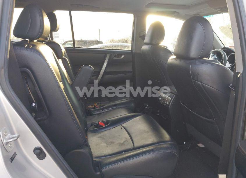 Photo 8 of 2012 Toyota Highlander SE V6 (VIN 5TDBK3EH5CS119831)