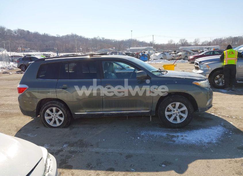 Photo 13 of 2012 Toyota Highlander SE V6 (VIN 5TDBK3EH5CS165563)