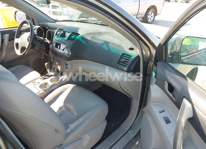 Photo 5 of 2012 Toyota Highlander SE V6 (VIN 5TDBK3EH5CS165563)