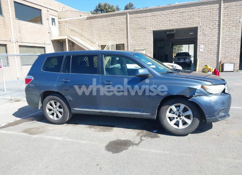 Photo 14 of 2013 Toyota Highlander BASE V6 (VIN 5TDBK3EH5DS186463)