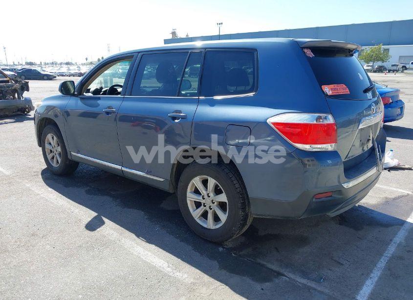 Photo 3 of 2013 Toyota Highlander BASE V6 (VIN 5TDBK3EH5DS186463)