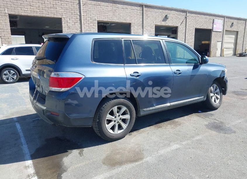 Photo 4 of 2013 Toyota Highlander BASE V6 (VIN 5TDBK3EH5DS186463)