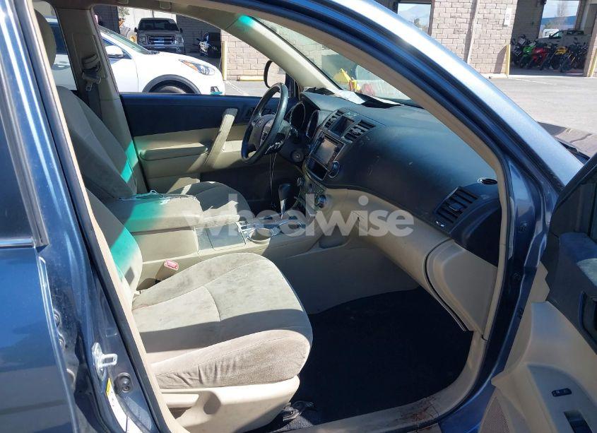 Photo 5 of 2013 Toyota Highlander BASE V6 (VIN 5TDBK3EH5DS186463)