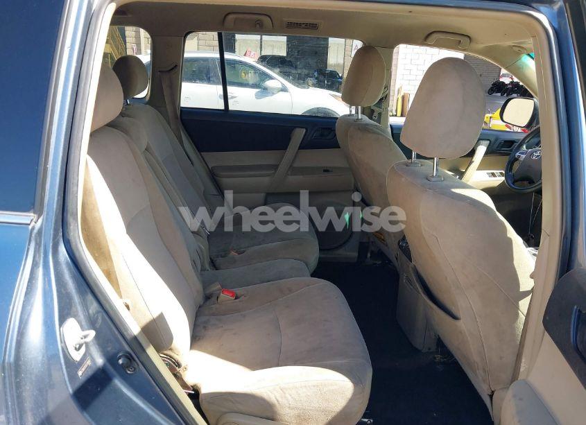 Photo 8 of 2013 Toyota Highlander BASE V6 (VIN 5TDBK3EH5DS186463)