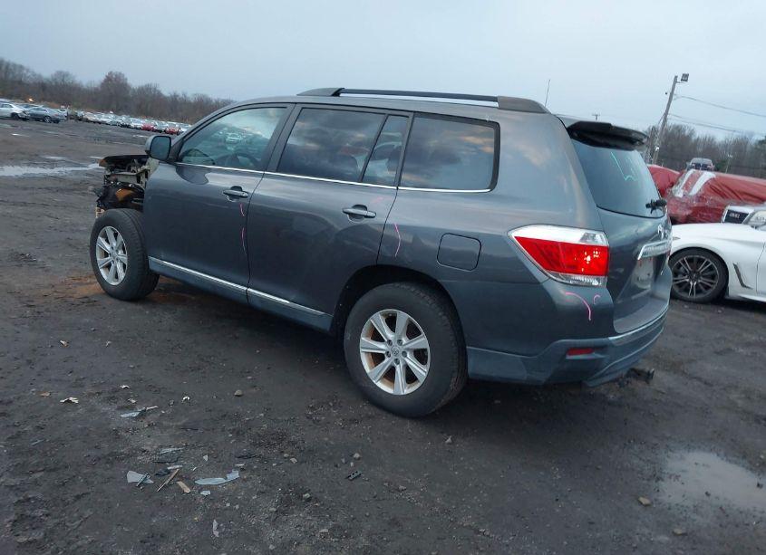Photo 3 of 2013 Toyota Highlander SE V6 (VIN 5TDBK3EH5DS196877)
