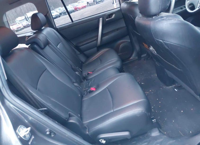 Photo 8 of 2013 Toyota Highlander SE V6 (VIN 5TDBK3EH5DS196877)