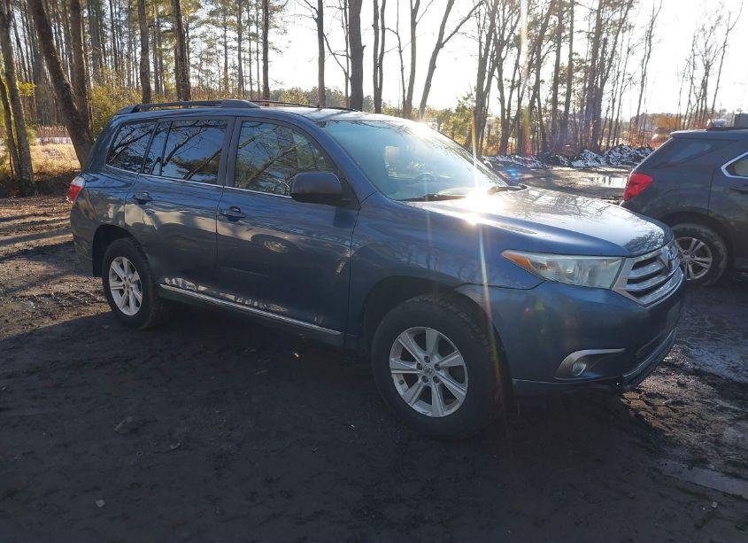 2013 Toyota Highlander SE V6 (VIN 5TDBK3EH5DS211166) main photo