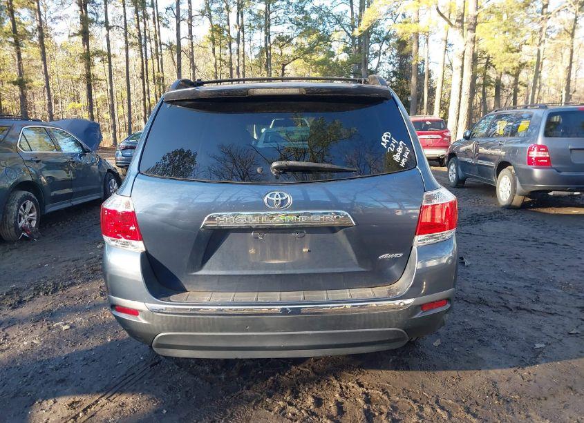 Photo 16 of 2013 Toyota Highlander SE V6 (VIN 5TDBK3EH5DS211166)