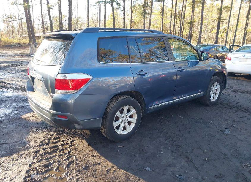 Photo 4 of 2013 Toyota Highlander SE V6 (VIN 5TDBK3EH5DS211166)