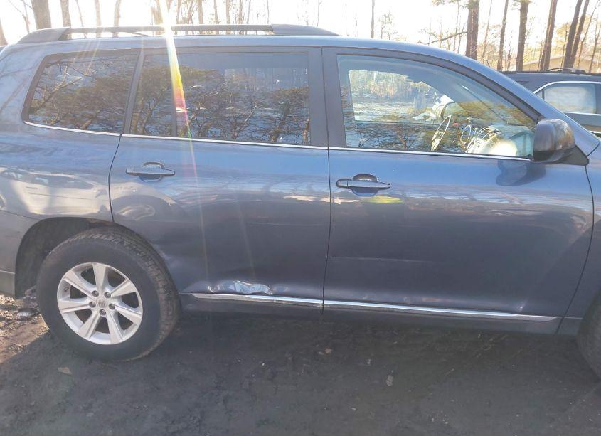 Photo 6 of 2013 Toyota Highlander SE V6 (VIN 5TDBK3EH5DS211166)