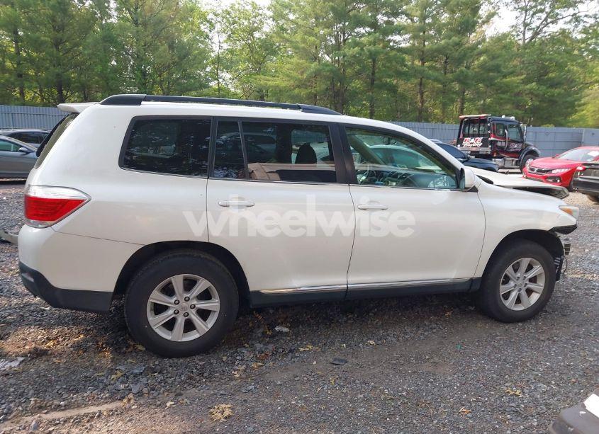 Photo 13 of 2013 Toyota Highlander SE V6 (VIN 5TDBK3EH5DS252137)