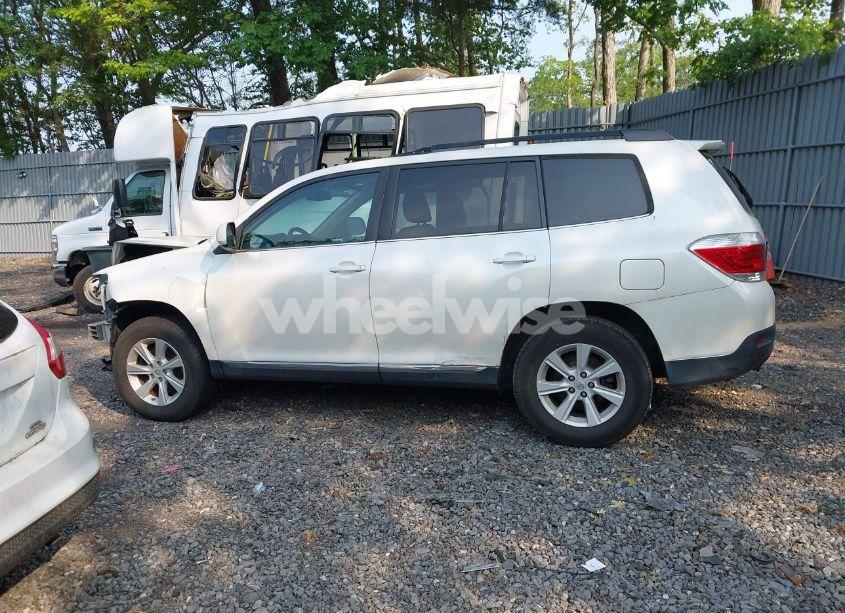 Photo 14 of 2013 Toyota Highlander SE V6 (VIN 5TDBK3EH5DS252137)