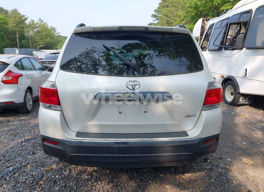 Photo 16 of 2013 Toyota Highlander SE V6 (VIN 5TDBK3EH5DS252137)