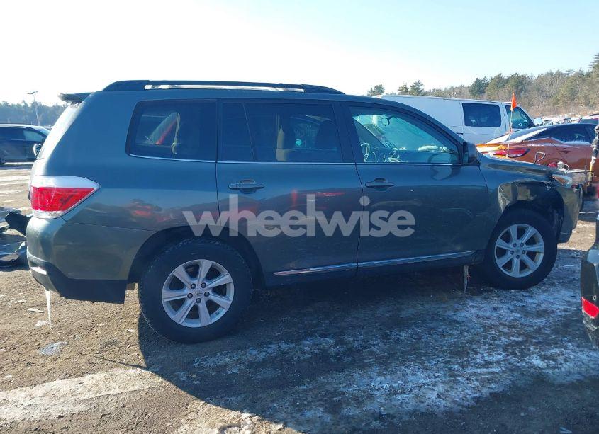 Photo 13 of 2013 Toyota Highlander BASE PLUS V6 (VIN 5TDBK3EH5DS256513)