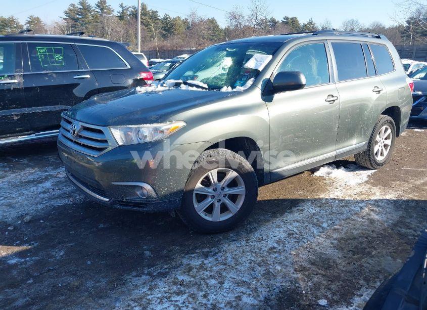 Photo 2 of 2013 Toyota Highlander BASE PLUS V6 (VIN 5TDBK3EH5DS256513)