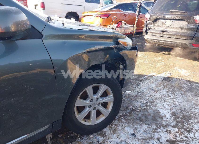 Photo 6 of 2013 Toyota Highlander BASE PLUS V6 (VIN 5TDBK3EH5DS256513)