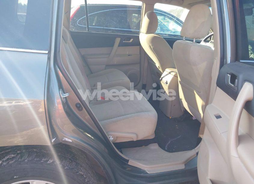 Photo 8 of 2013 Toyota Highlander BASE PLUS V6 (VIN 5TDBK3EH5DS256513)