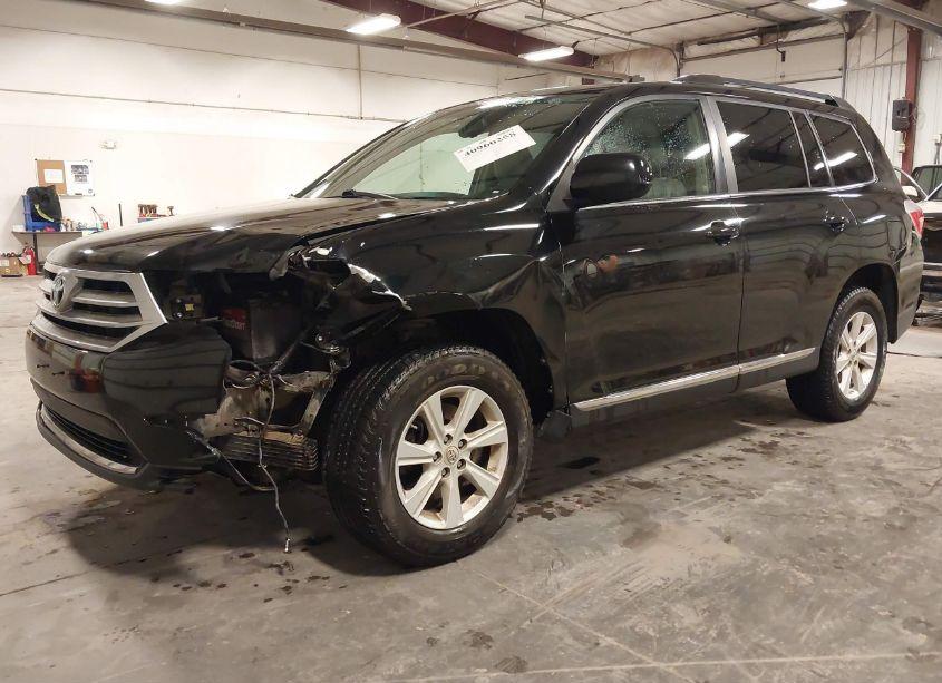 Photo 2 of 2011 Toyota Highlander SE V6 (VIN 5TDBK3EH6BS055457)