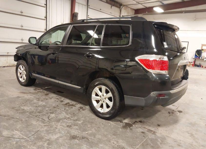 Photo 3 of 2011 Toyota Highlander SE V6 (VIN 5TDBK3EH6BS055457)